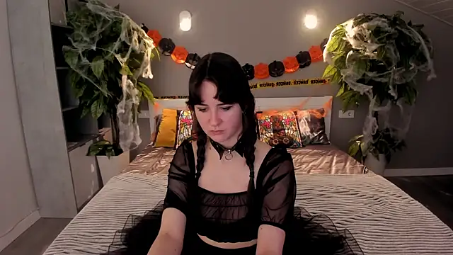 BerryDiva online show from 10.18.25