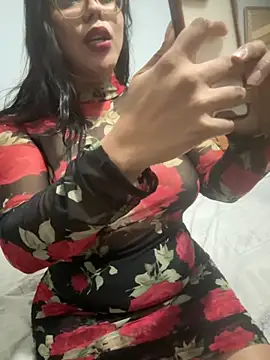 Snapshot of karysweetbeaury chatting on 11.04.25 karysweetbeaury online show from 11.04.25