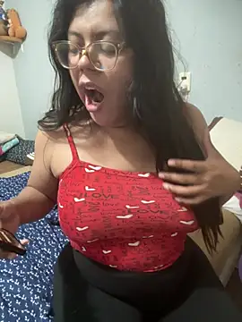 Snapshot of karysweetbeaury chatting on 02.15.26 karysweetbeaury online show from 02.15.26