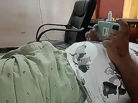 Snapshot of cardiovex7 chatting on 10.17.25 cardiovex7 online show from 10.17.25