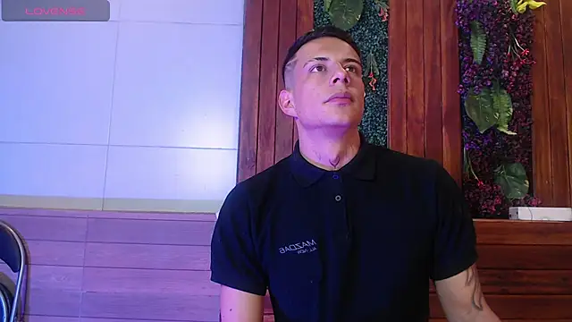 Snapshot of Dustin_Sonne chatting on 10.25.25 Dustin Sonne online show from 10.25.25