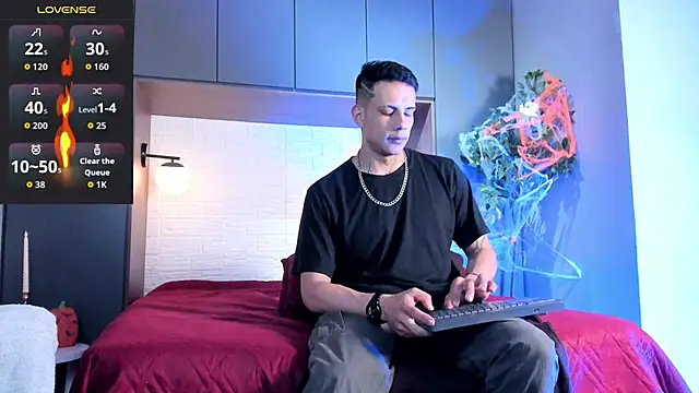 Snapshot of Dustin_Sonne chatting on 10.28.25 Dustin Sonne online show from 10.28.25