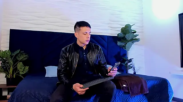 Snapshot of Dustin_Sonne chatting on 10.30.25 Dustin Sonne online show from 10.30.25