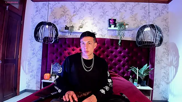 Snapshot of Dustin_Sonne chatting on 11.02.25 Dustin Sonne online show from 11.02.25