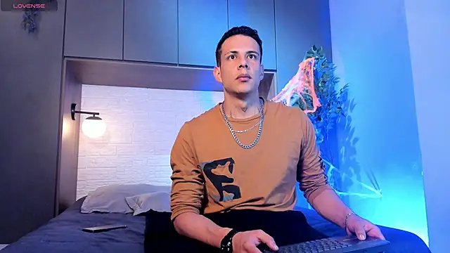 Snapshot of Dustin_Sonne chatting on 11.07.25 Dustin Sonne online show from 11.07.25