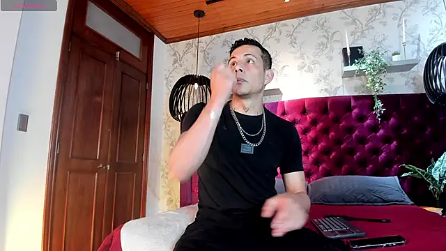 Snapshot of Dustin_Sonne chatting on 11.11.25 Dustin Sonne online show from 11.11.25