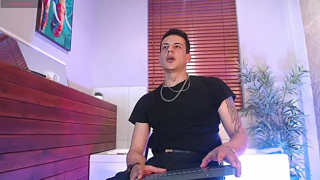 Snapshot of Dustin_Sonne chatting on 11.17.25 Dustin Sonne online show from 11.17.25