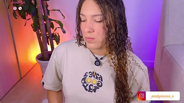 Snapshot of onlyemily_ chatting on 03.04.26 onlyemily online show from 03.04.26