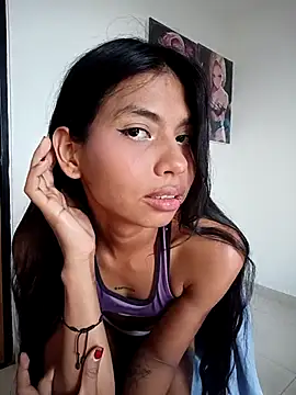 Snapshot of NovaTemptress chatting on 11.25.25 NovaTemptress online show from 11.25.25