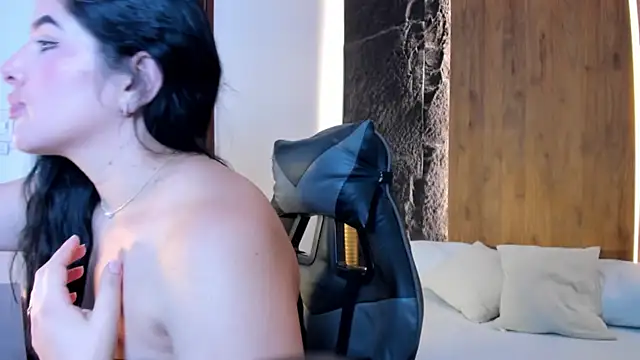 evelin lopezz online show from 10.18.25