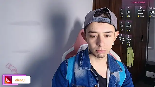 Snapshot of Aleecandrews chatting on 10.11.25 Aleecandrews online show from 10.11.25