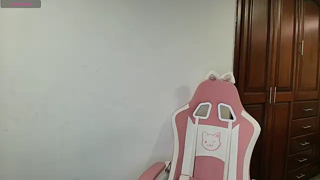 Snapshot of Aleecandrews chatting on 10.15.25 Aleecandrews online show from 10.15.25