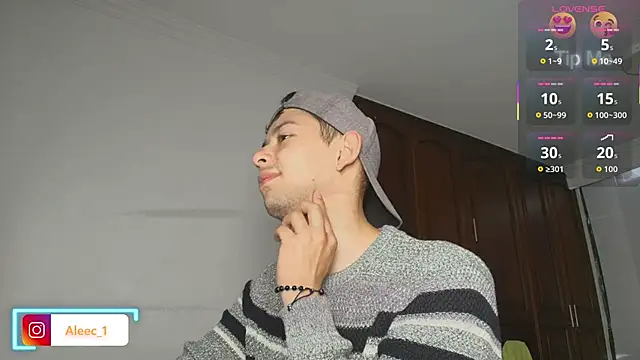 Snapshot of Aleecandrews chatting on 10.21.25 Aleecandrews online show from 10.21.25