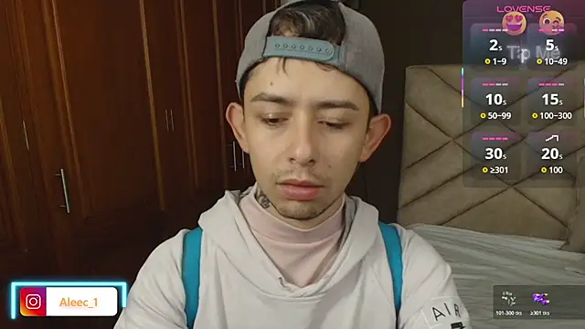 Snapshot of Aleecandrews chatting on 10.22.25 Aleecandrews online show from 10.22.25