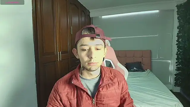 Snapshot of Aleecandrews chatting on 10.29.25 Aleecandrews online show from 10.29.25