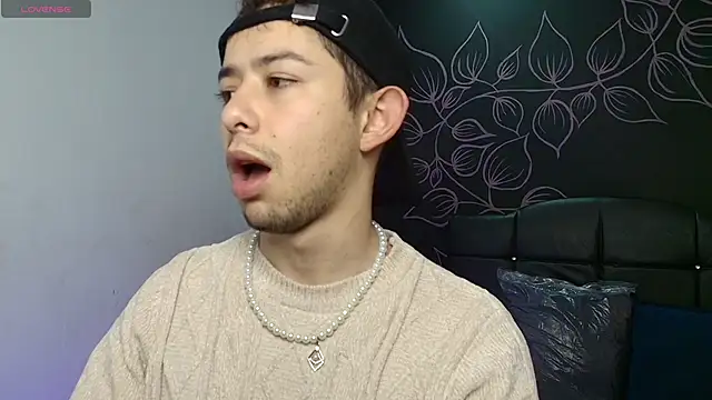 Snapshot of Aleecandrews chatting on 11.13.25 Aleecandrews online show from 11.13.25