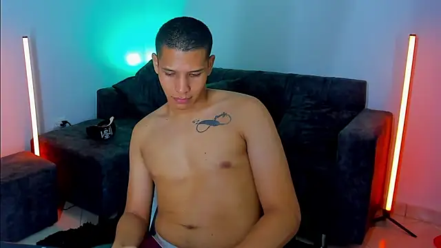 Snapshot of Latin_Boyss_ chatting on 10.11.25 Latin Boyss  online show from 10.11.25