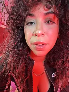 collins Daph online show from 10.04.25