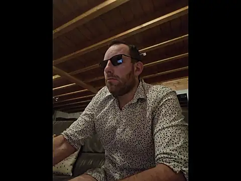 Snapshot of BrunJulienMetis chatting on 01.09.26 BrunJulienMetis online show from 01.09.26