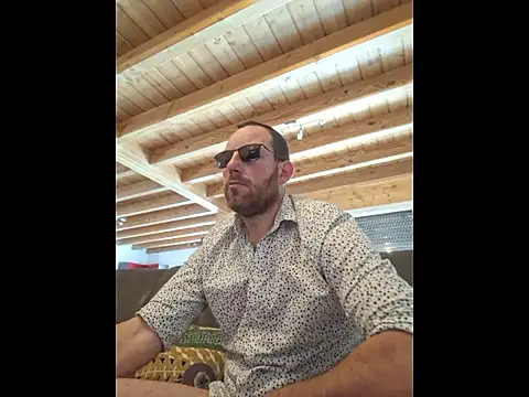 Snapshot of BrunJulienMetis chatting on 01.10.26 BrunJulienMetis online show from 01.10.26