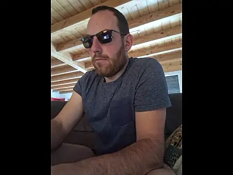 Snapshot of BrunJulienMetis chatting on 01.11.26 BrunJulienMetis online show from 01.11.26