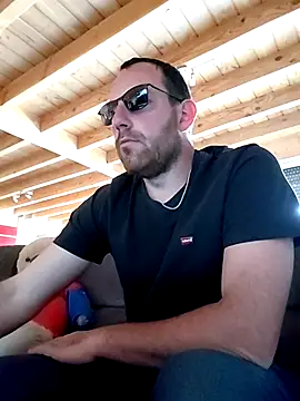 Snapshot of BrunJulienMetis chatting on 03.21.26 BrunJulienMetis online show from 03.21.26