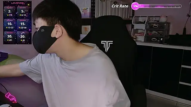 Snapshot of doggyman523 chatting on 12.01.25 doggyman523 online show from 12.01.25