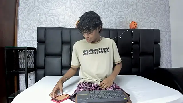 MilthonDelis online show from 10.31.25