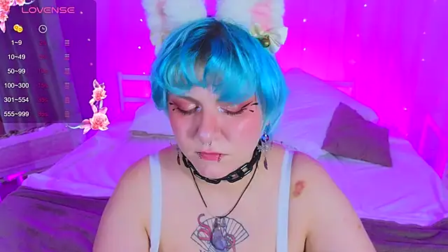 Snapshot of bluelunaray chatting on 09.12.25 bluelunaray online show from 09.12.25