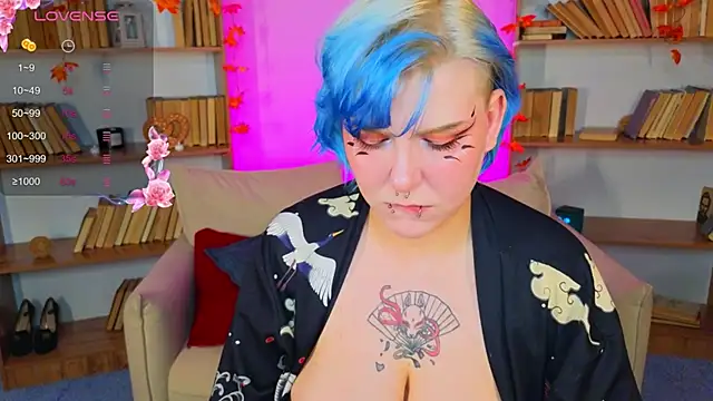 Snapshot of bluelunaray chatting on 09.26.25 bluelunaray online show from 09.26.25