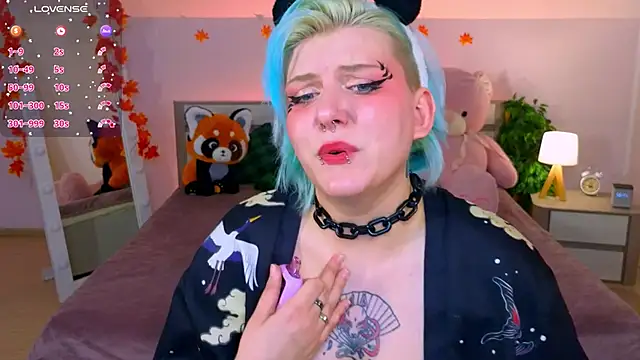 Snapshot of bluelunaray chatting on 10.05.25 bluelunaray online show from 10.05.25