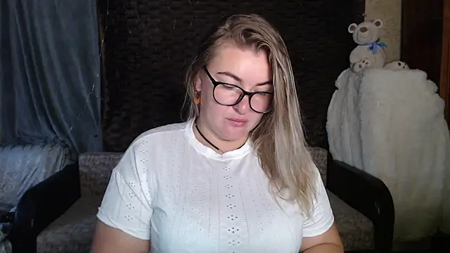 NikaSkylink online show from 10.20.25