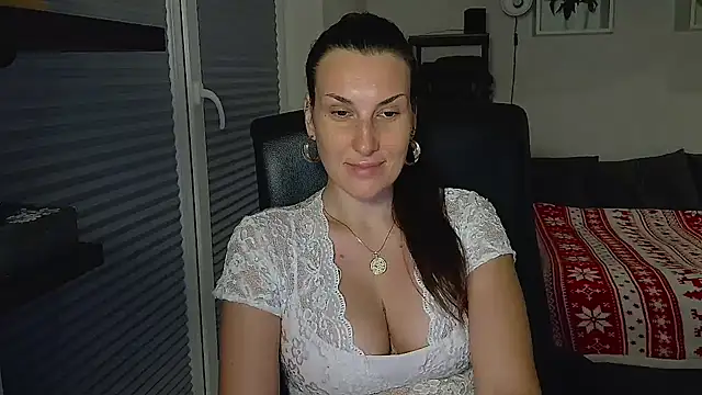 DonnaAmore online show from 11.12.25