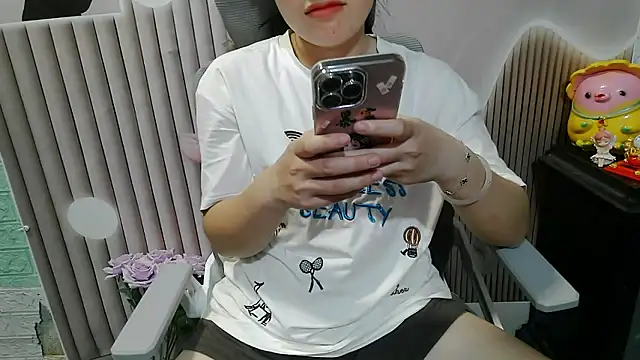 Snapshot of Emachiii chatting on 10.02.25 Emachiii online show from 10.02.25