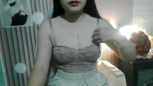 Snapshot of Emachiii chatting on 11.13.25 Emachiii online show from 11.13.25