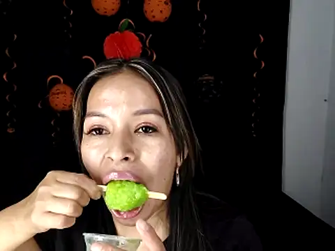 AntonelaMorriz online show from 10.13.25