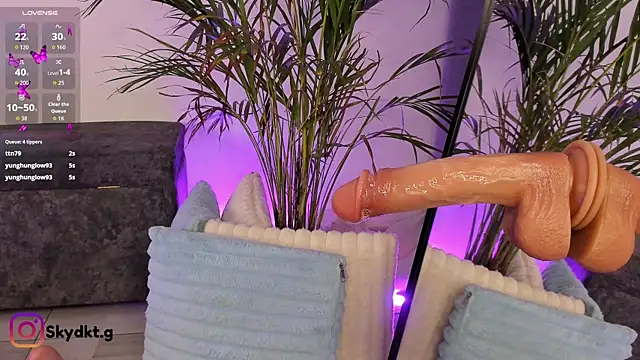 Snapshot of Sky_Dark7 chatting on 09.20.25 Sky Dark7 online show from 09.20.25