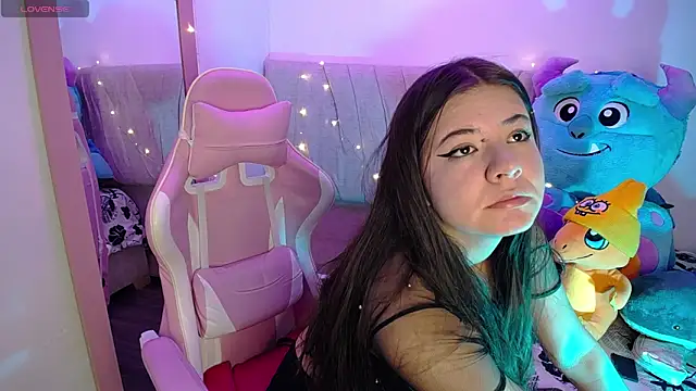 Snapshot of Stepha_babe chatting on 12.17.25 Stepha babe online show from 12.17.25