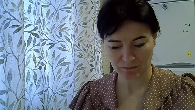 Snapshot of Krystal_82 chatting on 12.18.25 Krystal 82 online show from 12.18.25