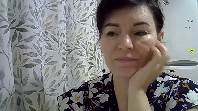 Snapshot of Krystal_82 chatting on 12.20.25 Krystal 82 online show from 12.20.25