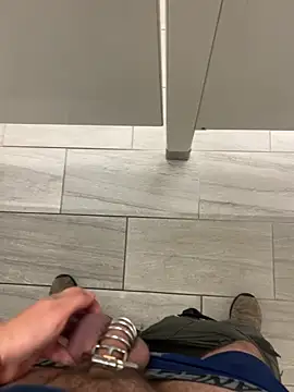 Snapshot of Malesub-84 chatting on 10.31.25 Malesub-84 online show from 10.31.25