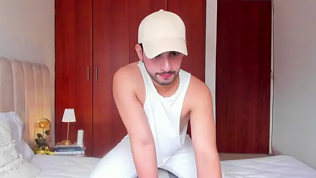 Snapshot of Dark_beauty2 chatting on 09.15.25 Dark beauty2 online show from 09.15.25