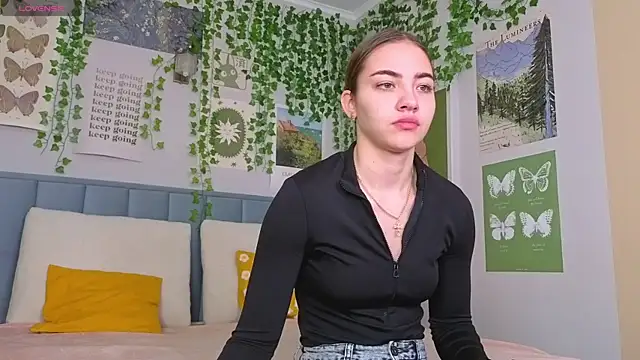 Snapshot of Ashley_Pierce chatting on 10.12.25 Ashley Pierce online show from 10.12.25