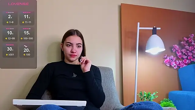 Snapshot of Ashley_Pierce chatting on 10.17.25 Ashley Pierce online show from 10.17.25