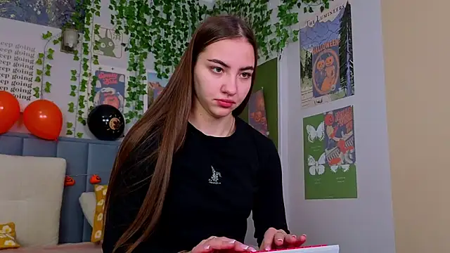 Snapshot of Ashley_Pierce chatting on 10.23.25 Ashley Pierce online show from 10.23.25