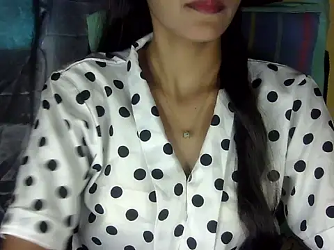 zara Khan0 online show from 10.22.25