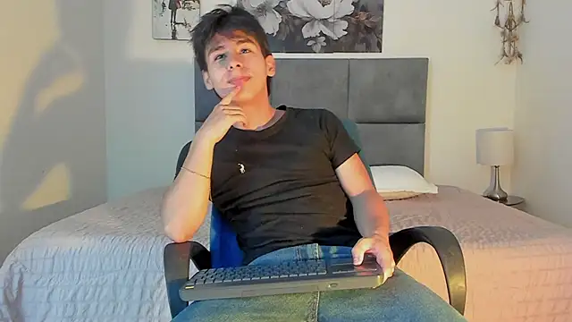 Snapshot of kaneky_07 chatting on 10.19.25 kaneky 07 online show from 10.19.25