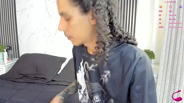 Snapshot of JackAndRosse_ chatting on 06.25.26 JackAndRosse online show from 06.25.26