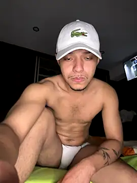 Snapshot of Mlkrrp chatting on 11.19.25 Mlkrrp online show from 11.19.25