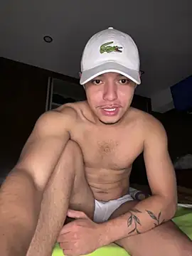 Snapshot of Mlkrrp chatting on 11.20.25 Mlkrrp online show from 11.20.25